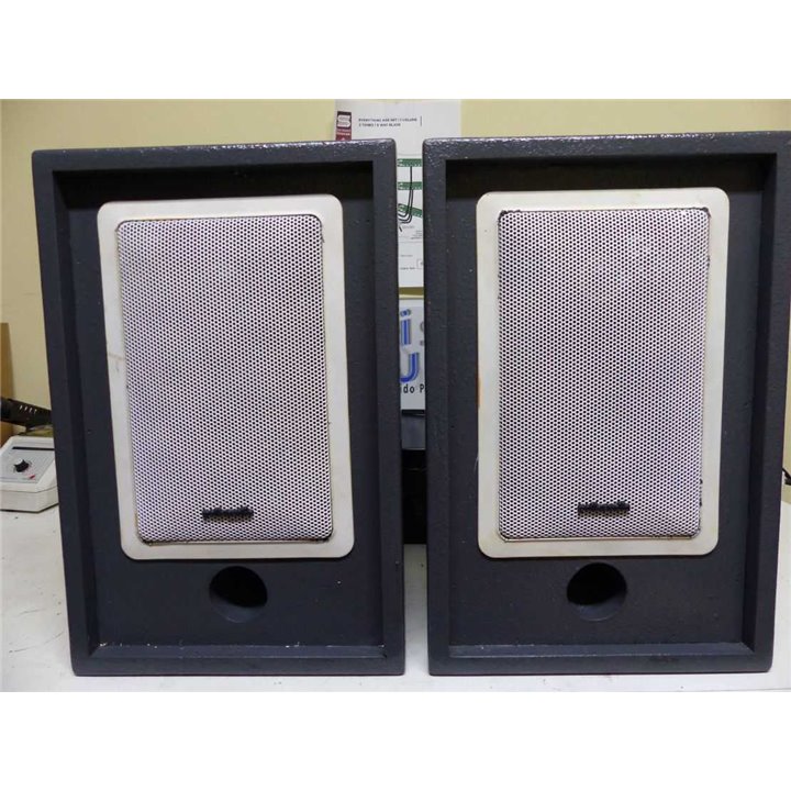 Dos cajas PolkAudio