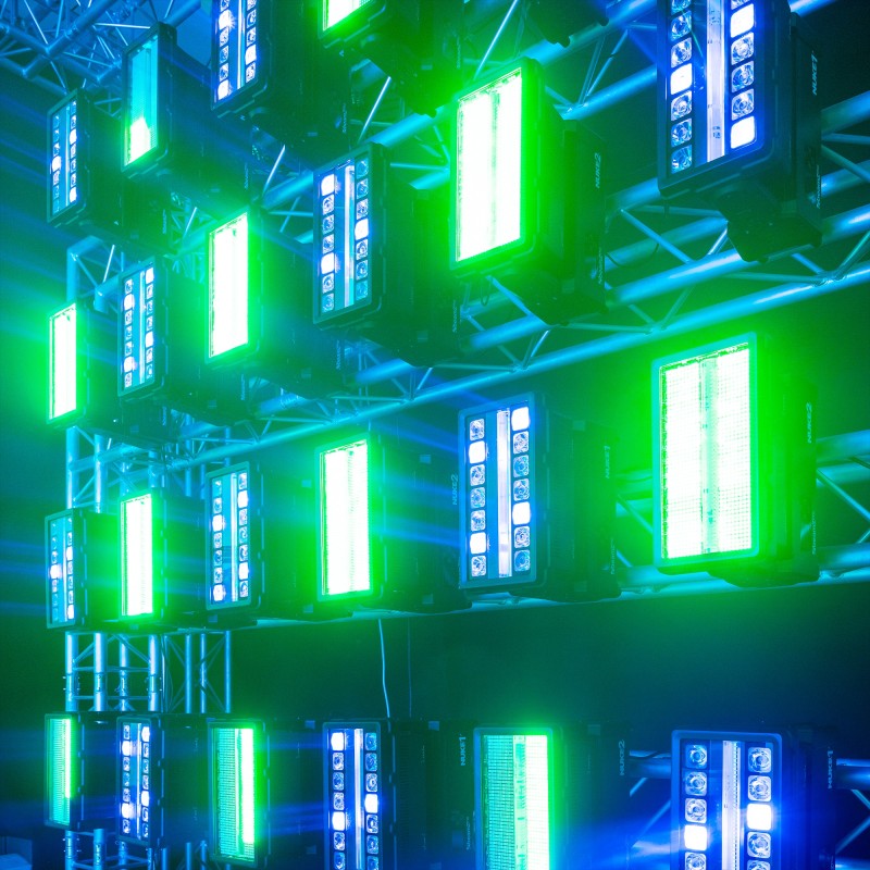 NUKE2 STROBO/BAÑO DE COLOR MOTORIZADO PARA EXTERIOR